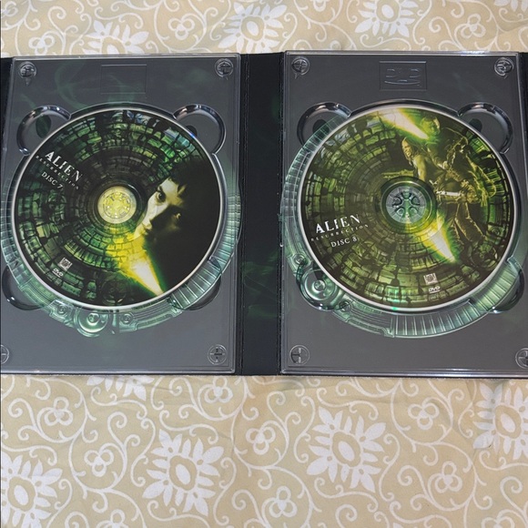 Alien Quadrilogy 9 Disk DVD Box Set of 4 Sci-Fi Horror Movies VG Condition - Picture 11 of 12